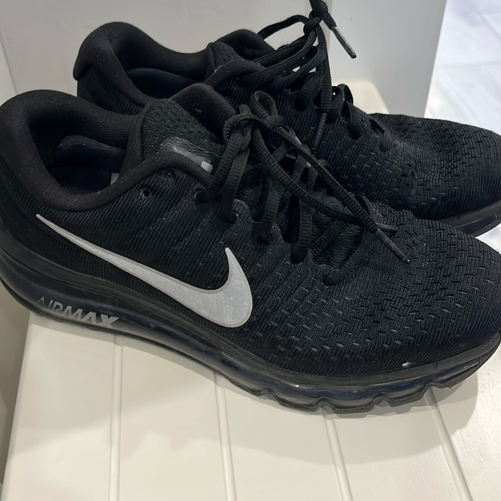 NIKE🖤2017 Air Max Mens 7.5/Womens 9
